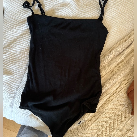 Aritzia straight neck bodysuits - Picture 1 of 1